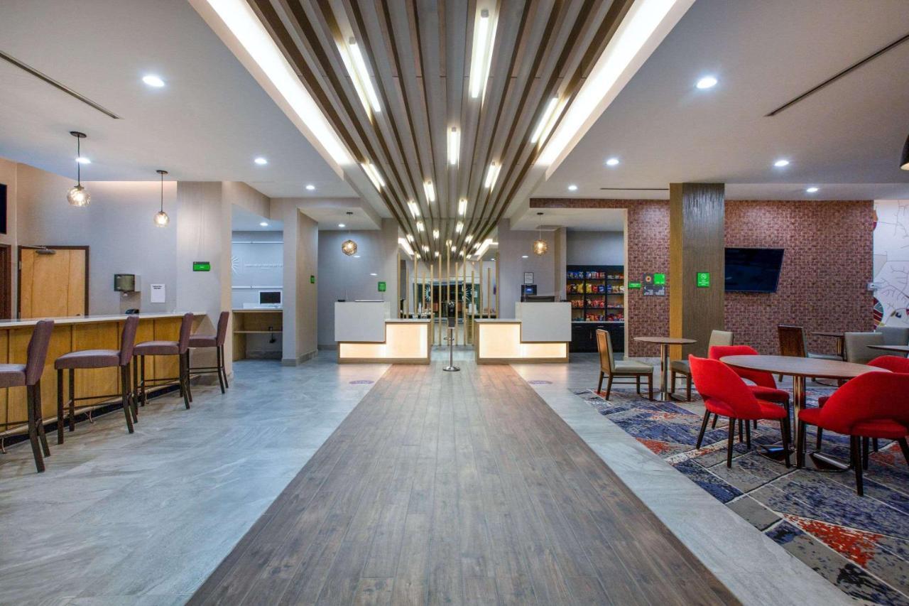 La Quinta Inn & Suites By Wyndham Manassas, Va- Dulles Airport エクステリア 写真