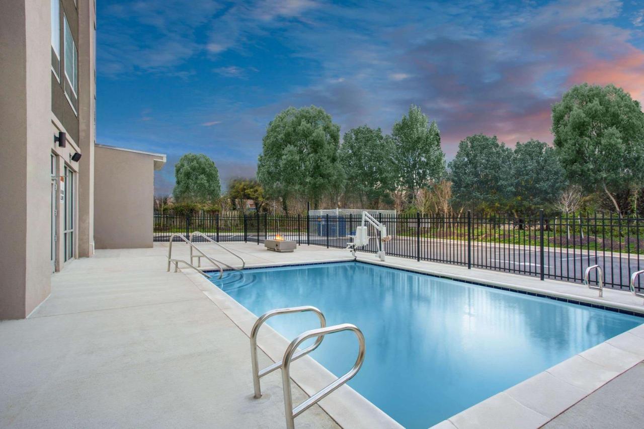 La Quinta Inn & Suites By Wyndham Manassas, Va- Dulles Airport エクステリア 写真